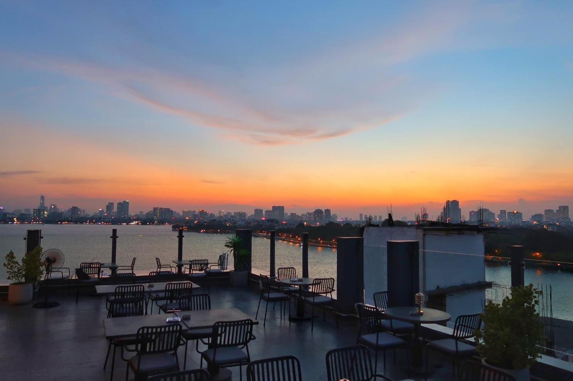Margaery Boutique Apartment & Skyon9 Rooftop Bar Hanoi Exterior photo
