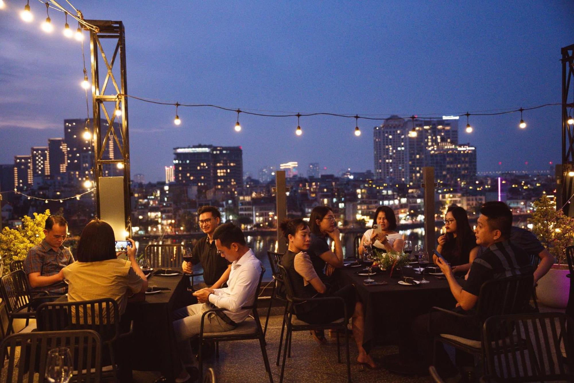 Margaery Boutique Apartment & Skyon9 Rooftop Bar Hanoi Exterior photo